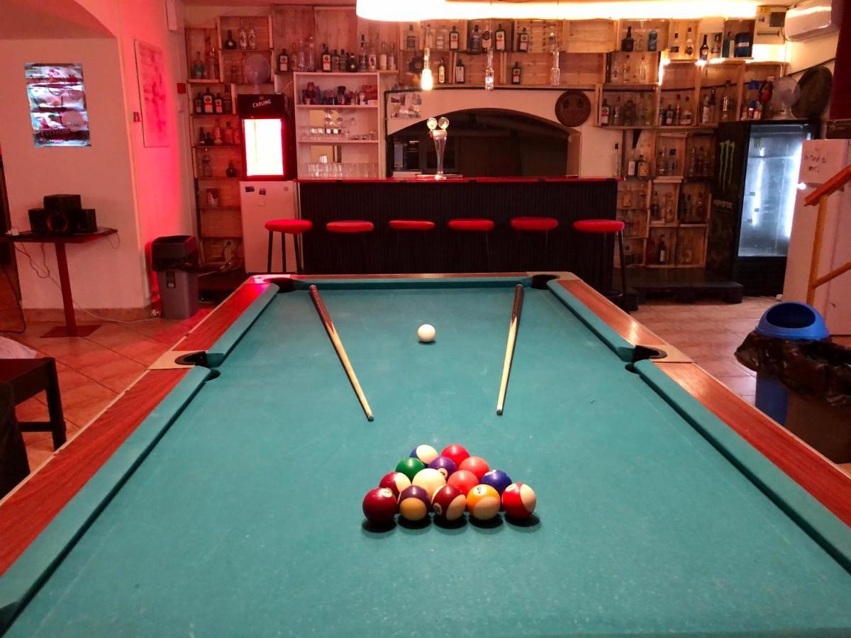 Whole Basement Former Pub3 For Bachelor / Bachelorette Party * Budapeste