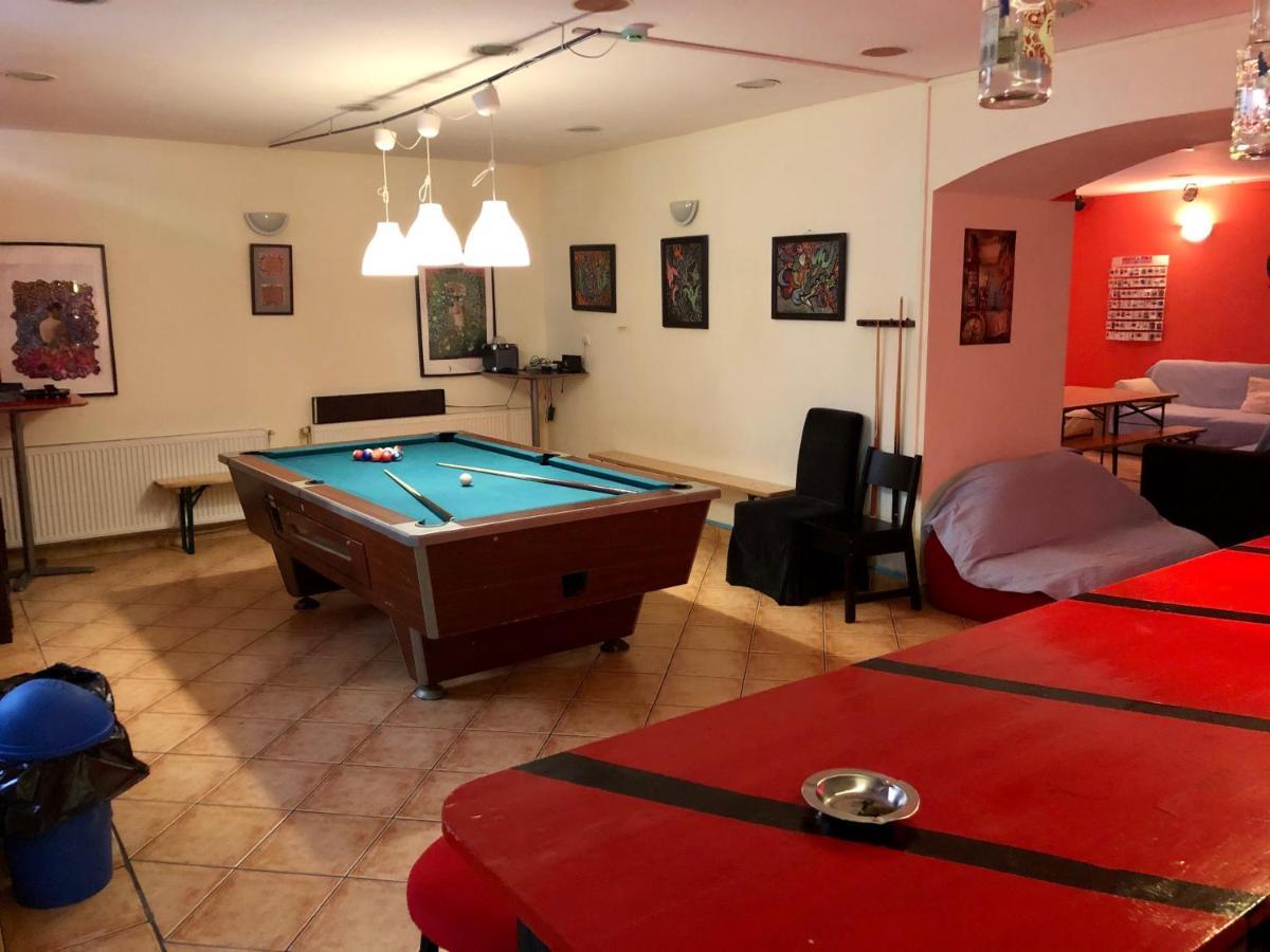 Whole Basement Former Pub3 For Bachelor / Bachelorette Party Budapeste