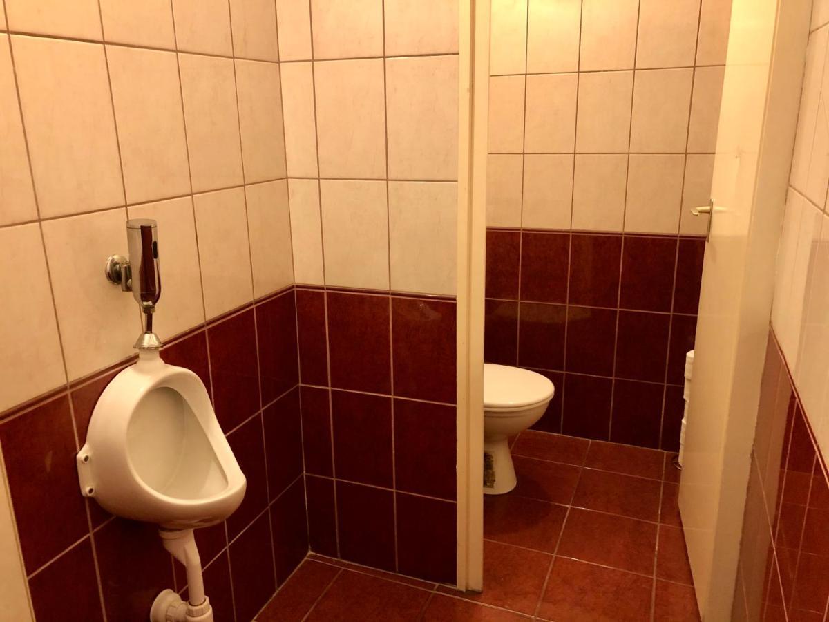 Whole Basement Former Pub3 For Bachelor / Bachelorette Party * Budapeste