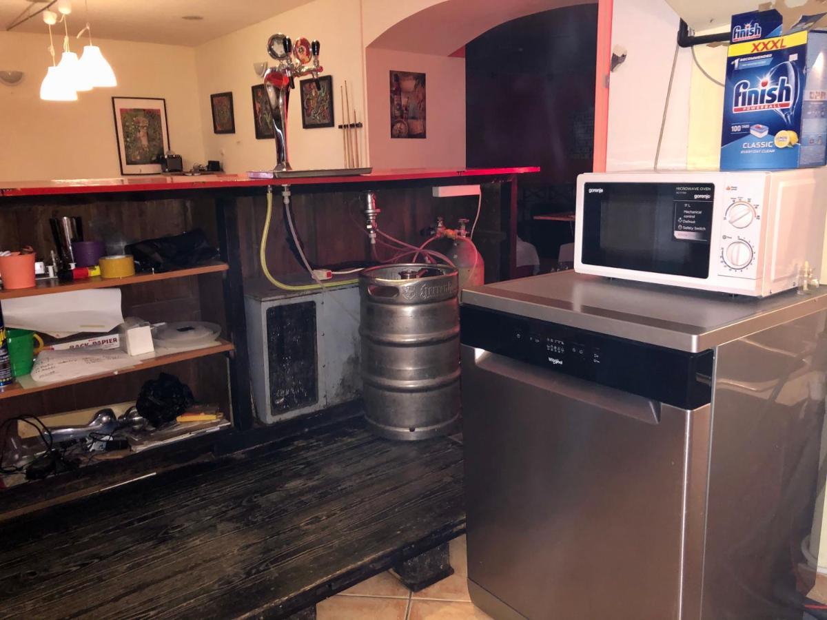 Whole Basement Former Pub3 For Bachelor / Bachelorette Party * Budapeste