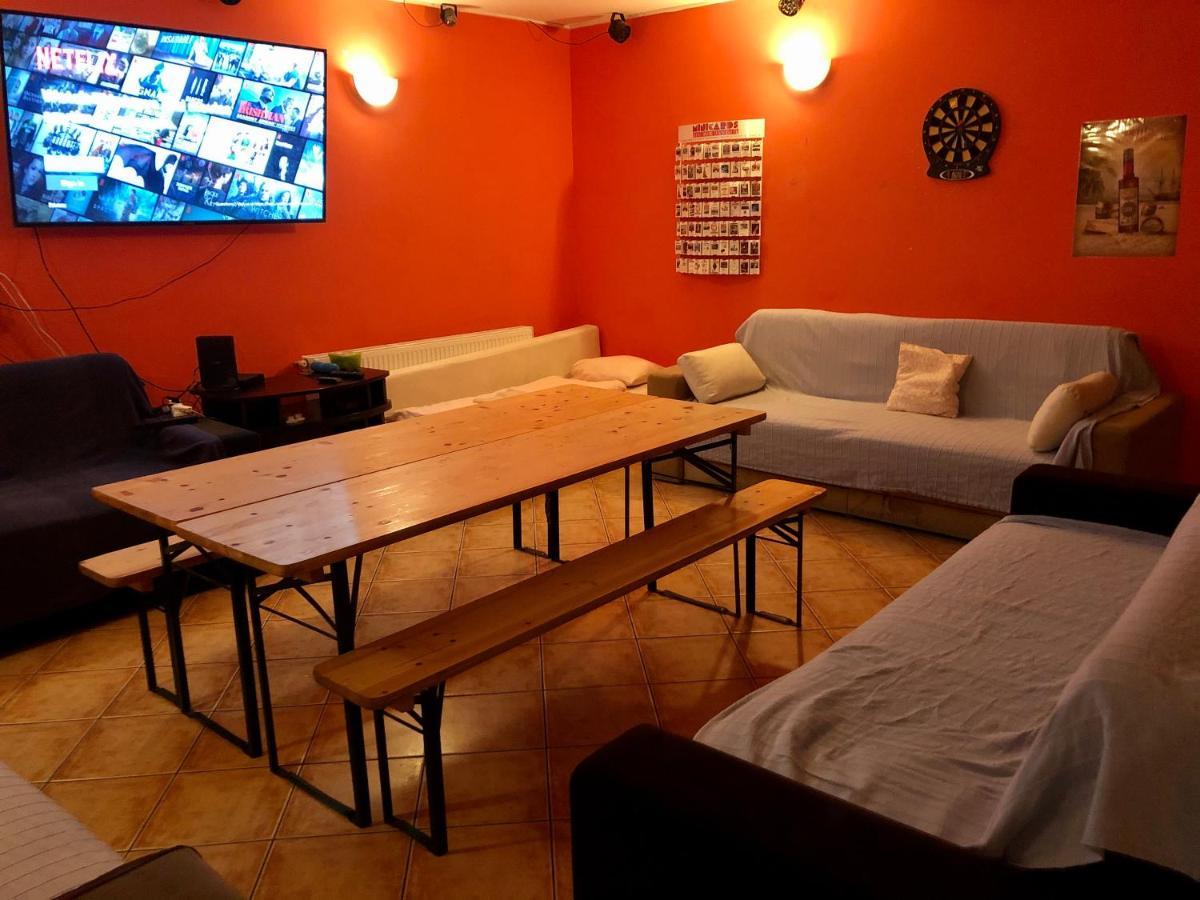 Whole Basement Former Pub3 For Bachelor / Bachelorette Party * Budapeste