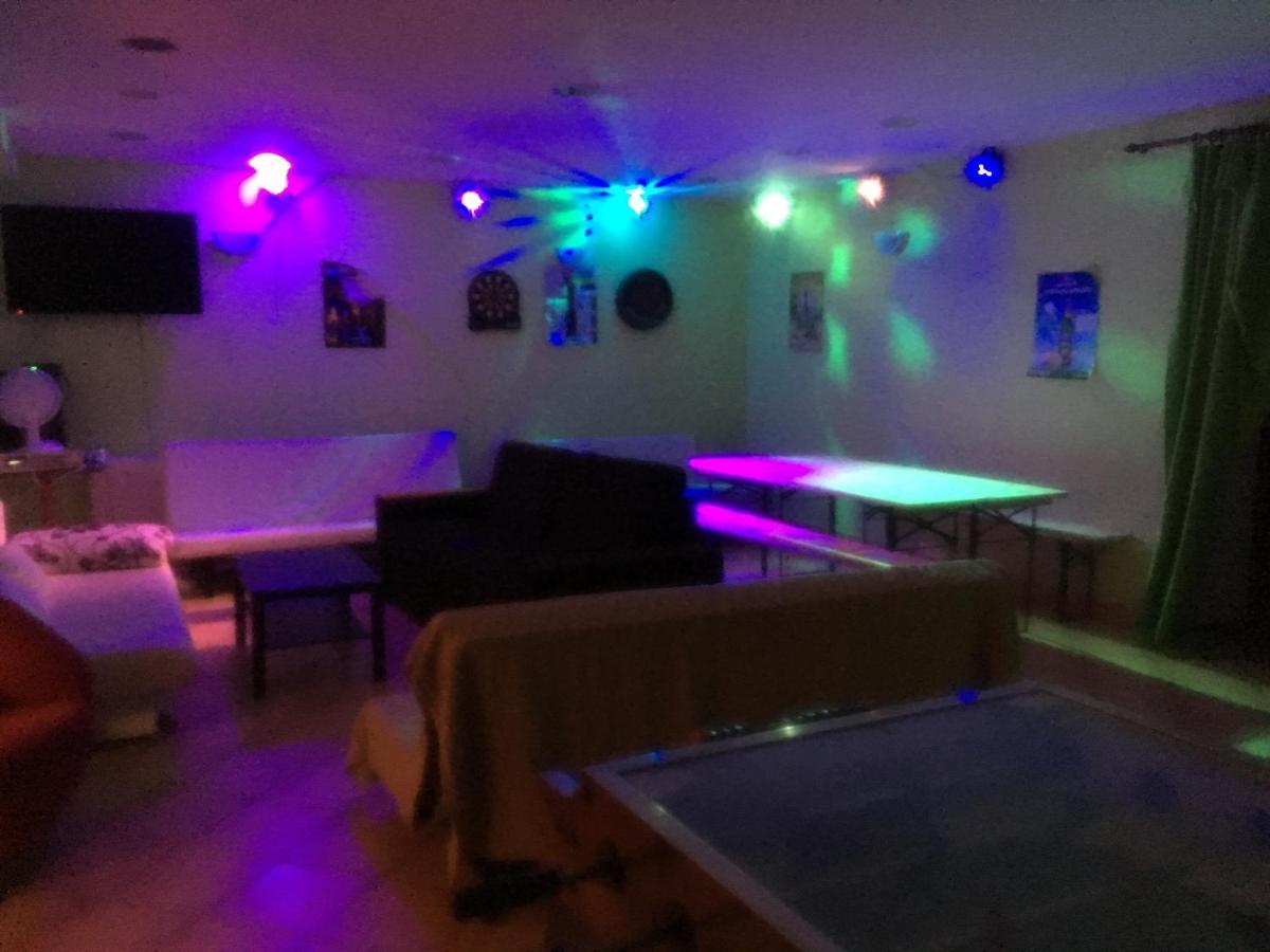 Whole Basement Former Pub3 For Bachelor / Bachelorette Party Apartmán