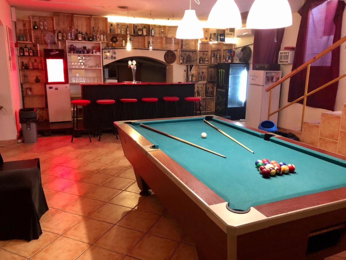 Whole Basement Former Pub3 For Bachelor / Bachelorette Party Apartment
