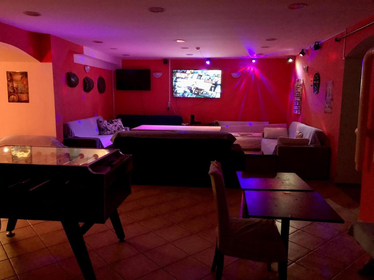 Whole Basement Former Pub3 For Bachelor / Bachelorette Party Apartment *